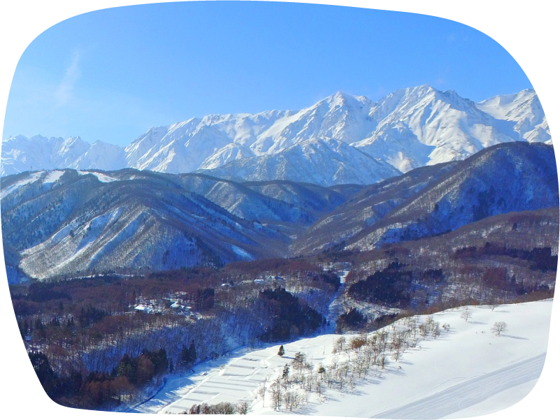 標高3,000メートル級の山々から広がるスキー場